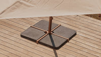 Base pesada para sombrilla o con ruedas: ¿qué solución elegir para su terraza?